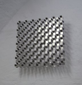 Martin Willing: Kubusmembran, 2008, 3 Exemplare und 2 K&uuml;nstlerexemplare, Niro-Federstahlfolie, wasserstrahlgeschnitten, geschliffen, gekantet, Wandbefestigung, Seitenl&auml;nge 70 cm, T 15 cm